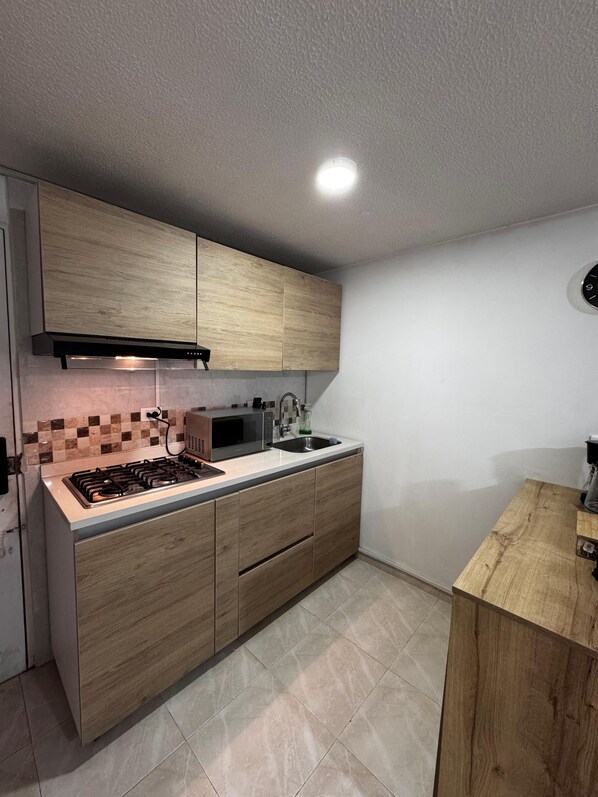 Fridge, microwave, stovetop, coffee/tea maker