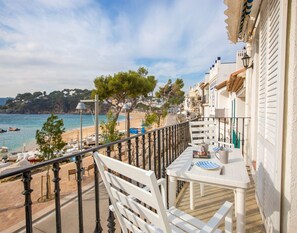 Apartment | Balcony - Apartment in Llafranc by the Sandy Beach (Palafrugell)