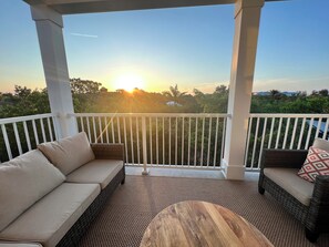 Property grounds - Charming 3-bedroom house on the water in delightful Cortez minutes to the Beach (Cortez)