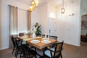 Dining - 2 King  2 Twin 1 Queen Enormous Deck 3 BD Lakeview House at Waterfront Park (Clermont)