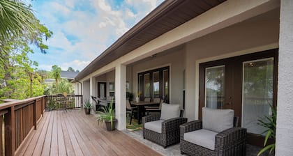 2 King 2 Twin 1 Queen Enormous Deck 3 BD Lakeview House at Waterfront Park