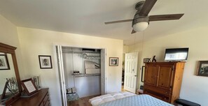 1 bedroom, desk, iron/ironing board, free WiFi