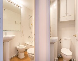 Apartment | Bathroom - Apartment in Llafranc Near Costa Brava Beach (Palafrugell)