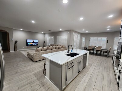 Luxury Resort Getaway! Golf, Tennis, Water Park.