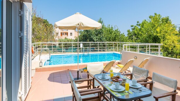 Balcony - Villa in Prines With Private Pool (Rethymno)