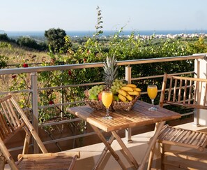 Villa | Balcony - Spacious Villa in Malevizi With Garden (Malevizi)
