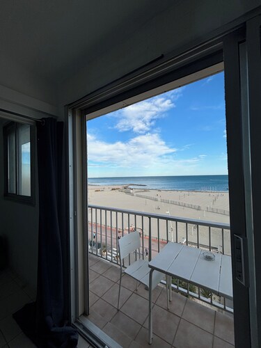 Exceptional sea view apartment in the heart of Palavas with beach access