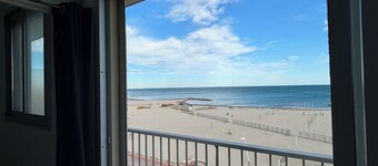 Exceptional sea view apartment in the heart of Palavas with beach access