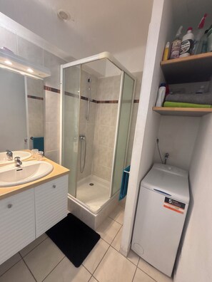Shower, towels, soap, toilet paper