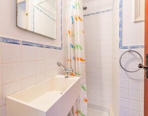 Apartment | Bathroom - Apartment in Spain Near Sandy Beach (Palafrugell)