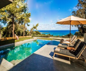 Villa | Pool | Outdoor pool - Beachfront Villa in Vasilikos With Pool (Zakynthos)