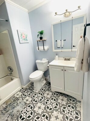 Free toiletries, hair dryer, towels, soap - Rustic Hideaway Stargazing & Serenity  (Bodfish)