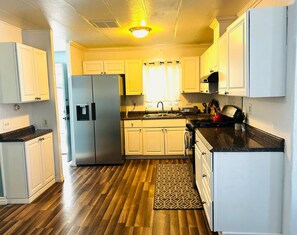 Full-sized fridge, microwave, stovetop, cookware/dishes/utensils - Rustic Hideaway Stargazing & Serenity  (Bodfish)