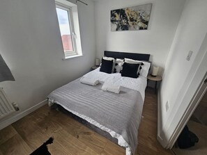 3 Schlafzimmer, Schreibtisch, kostenloses WLAN, Bettwäsche