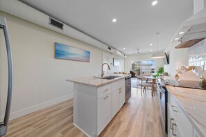 Réfrigérateur, micro-ondes, four, lave-vaisselle