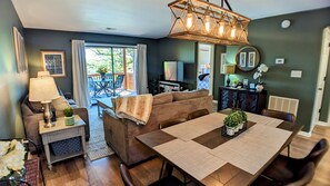 Smart TV - Bakers Chic Bungalow~Pointe Royale~Resort~Pool~Hottub (Branson)