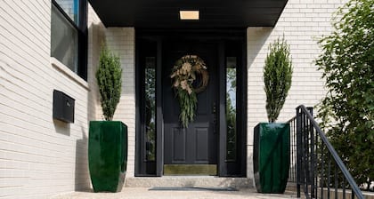 Designer DC Retreat, Private Pool, Gym & Backyard Oasis