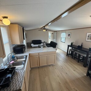 Executive House | Private kitchen - 420 Oasis (Belleville)