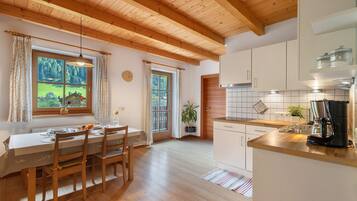 Fridge, stovetop, dishwasher, coffee/tea maker