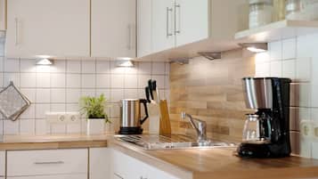 Fridge, stovetop, dishwasher, coffee/tea maker