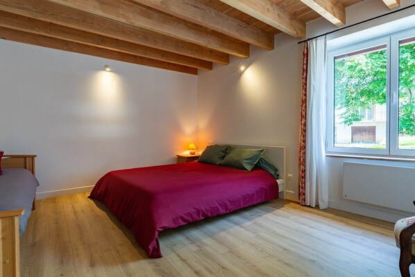 2 bedrooms, bed sheets