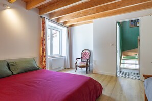 2 bedrooms, bed sheets