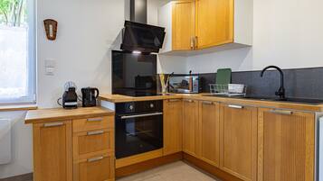 Fridge, microwave, coffee/tea maker, highchair