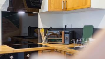 Fridge, microwave, coffee/tea maker, high chair