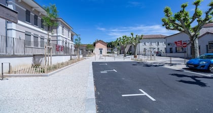 Landhaus 'L'Arche Aux Peyruches' mit gemeinsamer Terrasse und privatem Garten