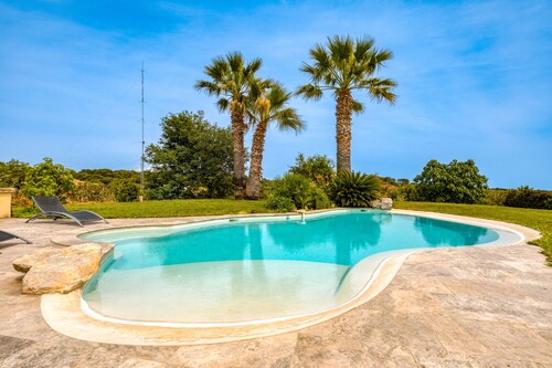 Villa 'Aux Portes De La Camargue' avec piscine privée, jardin privé et Wi-Fi