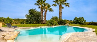 Villa 'Aux Portes De La Camargue' with Private Pool, Private Garden and Wi-Fi