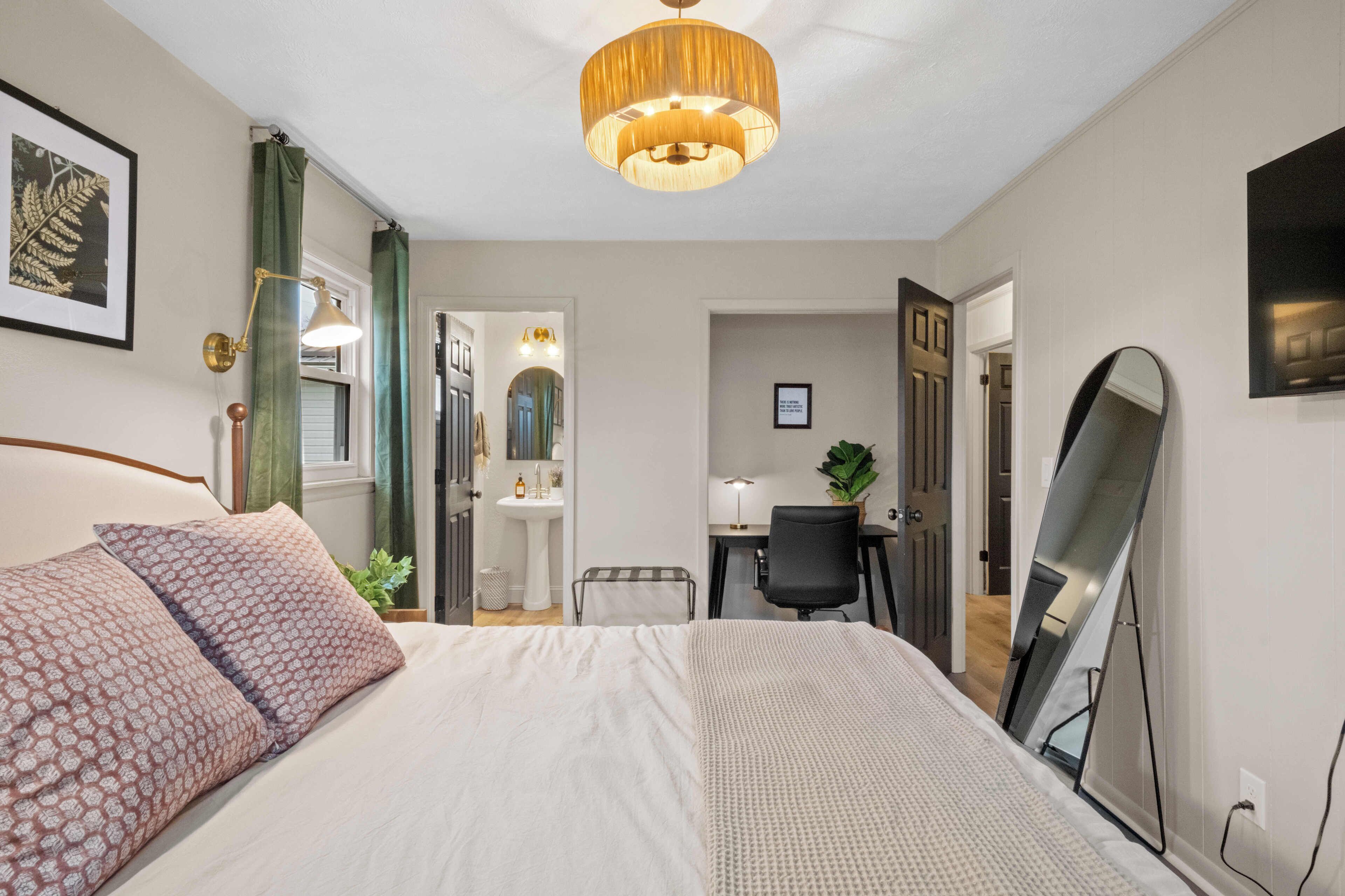 3 bedrooms, iron/ironing board, travel crib, free WiFi