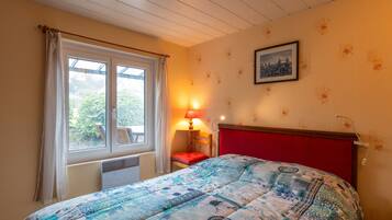 3 slaapkamers, een strijkplank/strijkijzer, gratis wifi