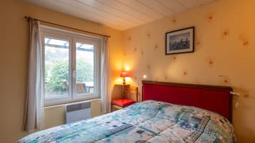 3 slaapkamers, een strijkplank/strijkijzer, gratis wifi