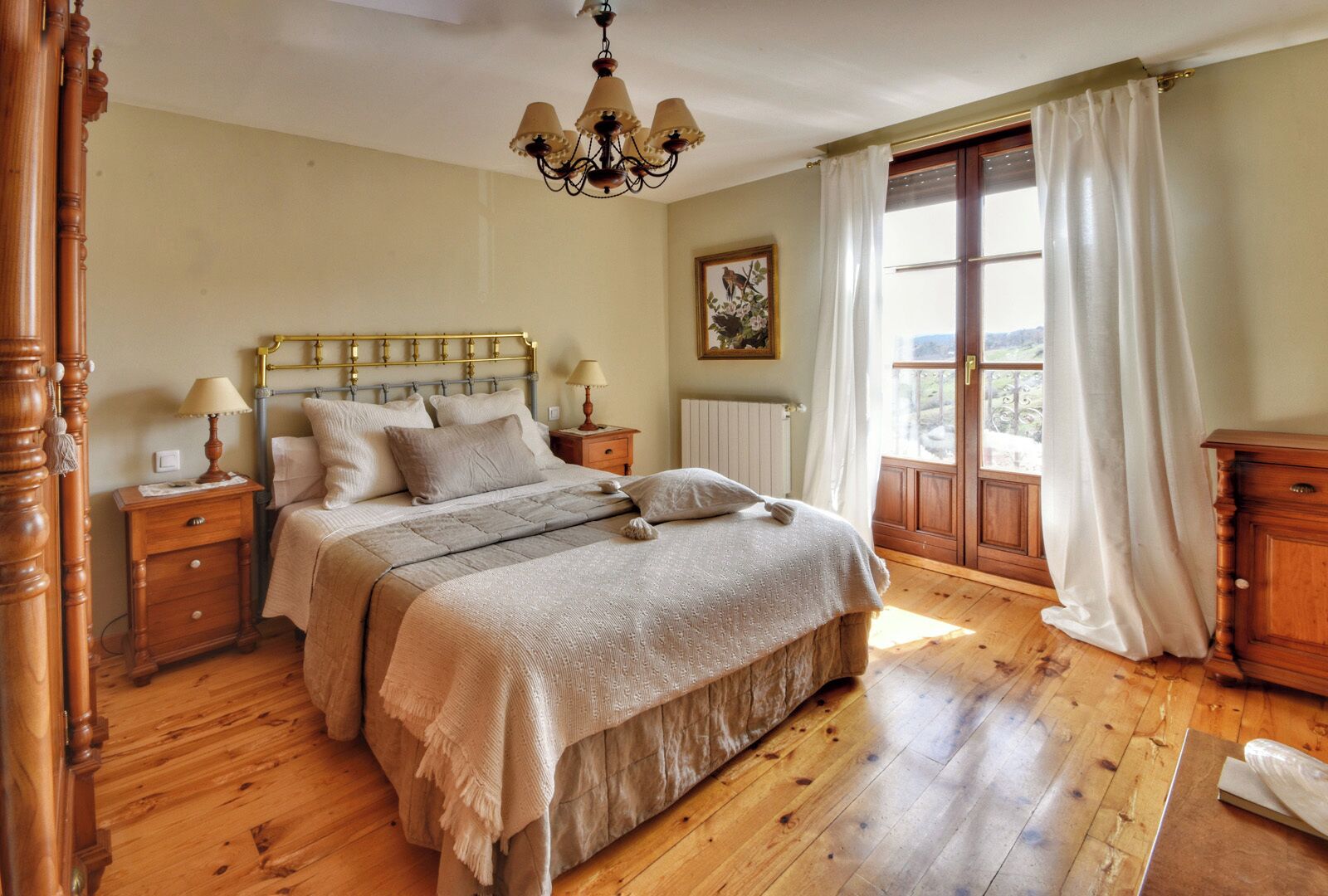 9 habitaciones, tabla de planchar con plancha y wifi gratis 