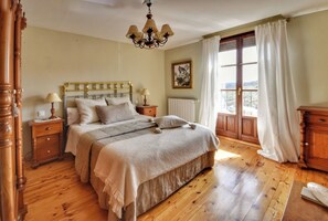 9 sovrum, strykjärn/strykbräda, gratis wi-fi och sängkläder