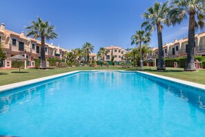 Pool - Holiday Home 'Islantilla' with Shared Pool, Private Terrace and Wi-Fi (Islantilla)