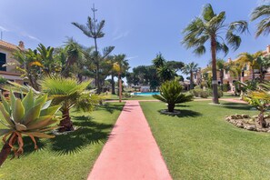Property grounds - Holiday Home 'Islantilla' with Shared Pool, Private Terrace and Wi-Fi (Islantilla)