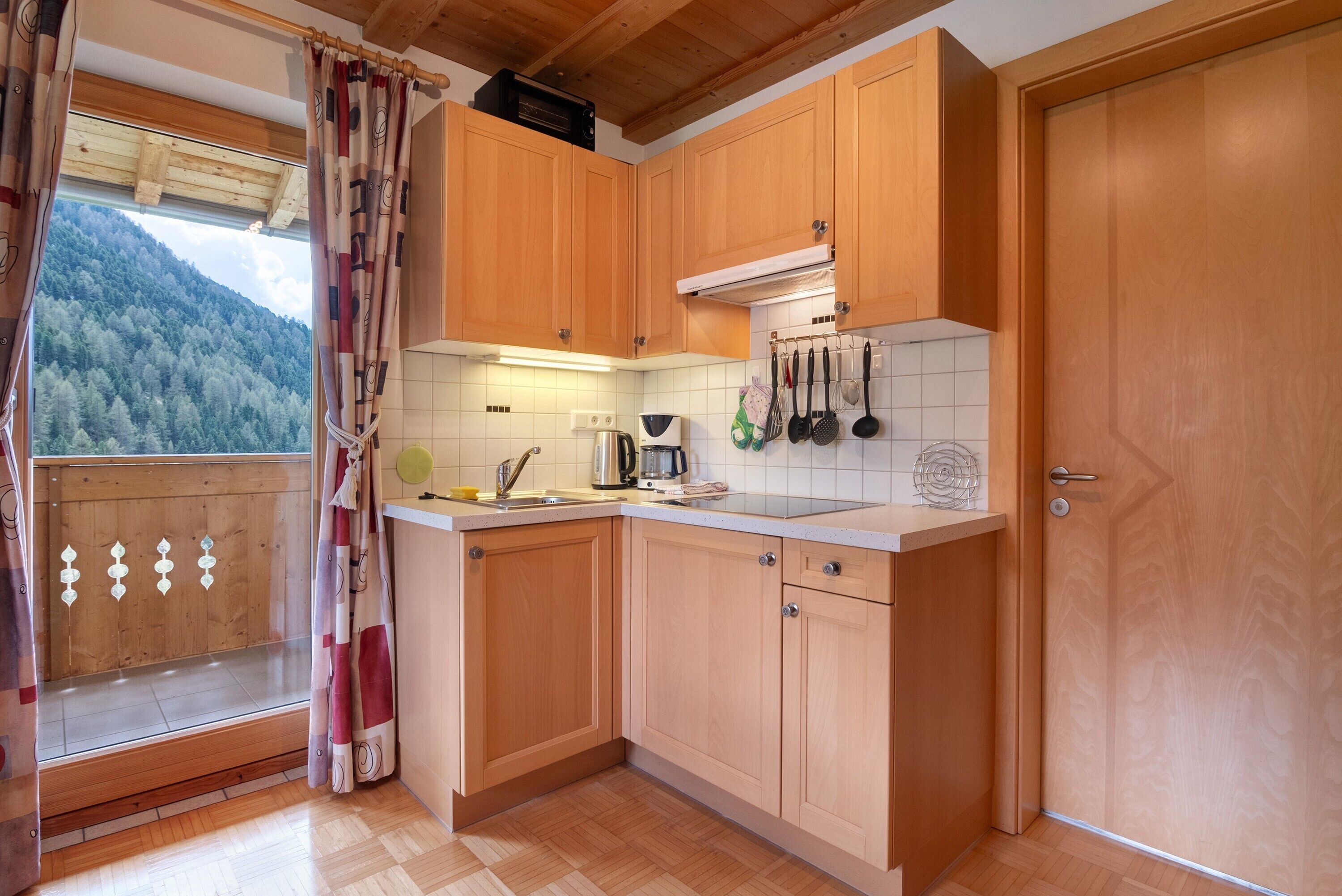 Refrigerador, horno, placa de cocina, cafetera/tetera