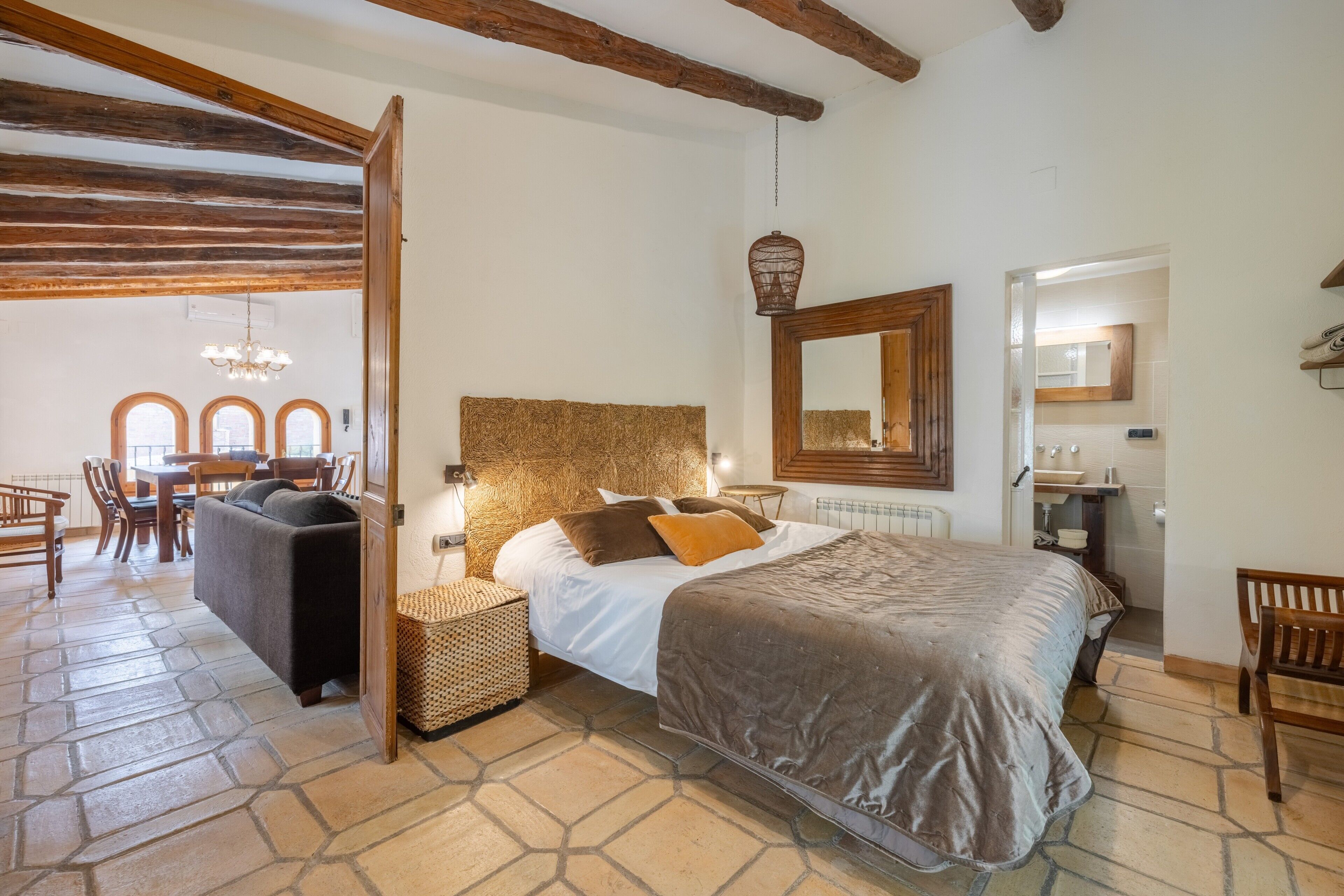 7 habitaciones, tabla de planchar con plancha y wifi gratis 