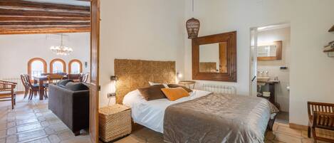 7 dormitoris, planxa i posts de planxar, wifi gratuïta i roba de llit