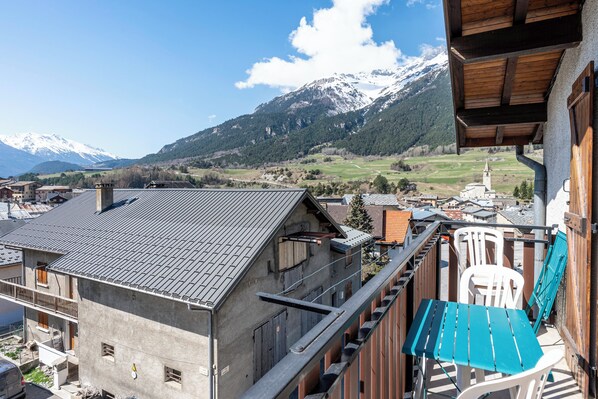 Property grounds - Apartment 'La Favière' with Mountain View, Balcony and Wi-Fi (Val-Cenis)