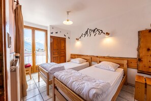 3 bedrooms, iron/ironing board, free WiFi, bed sheets