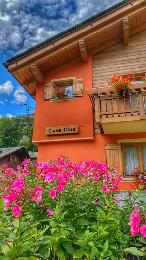 Exterior detail - Apartment 'Casa Clus Bormio 3' with Mountain View, Private Garden and Wi-Fi (Valdisotto)