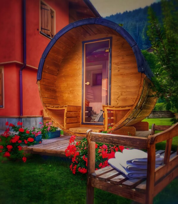 Property grounds - Apartment 'Casa Clus Bormio 3' with Mountain View, Private Garden and Wi-Fi (Valdisotto)