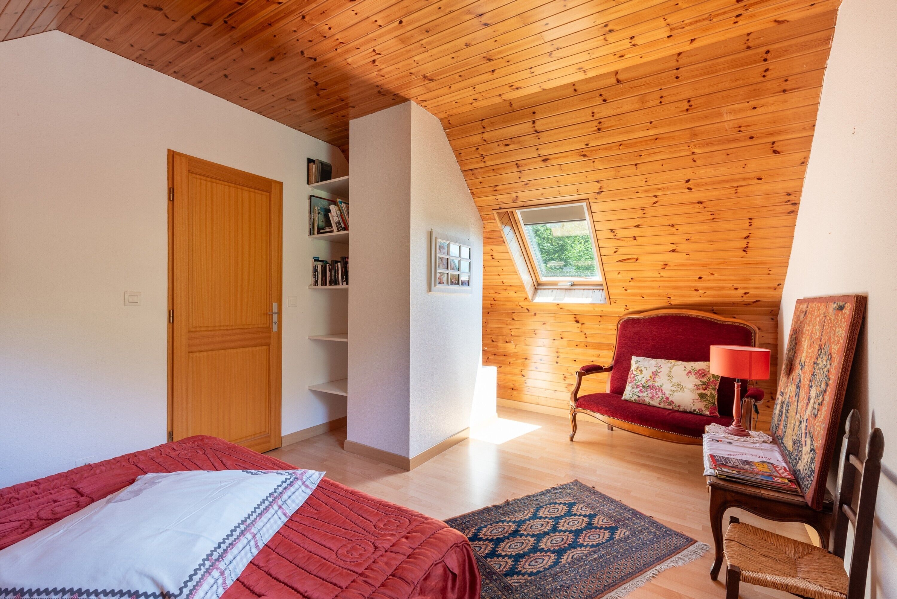 4 chambres, fer et planche à repasser