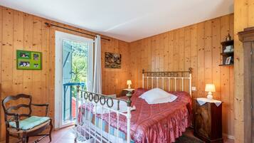 4 bedrooms, iron/ironing board