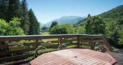 Maison de vacances 'Au Pied Du Pic Du Midi' avec vue montagne, terrasse privée et jardin privé