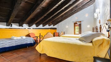 4 bedrooms, bed sheets