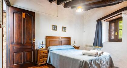 Farmhouse 'Moli D'en Pi' with Mountain View, Shared Terrace and Private Garden